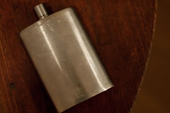 チタンの酒びん